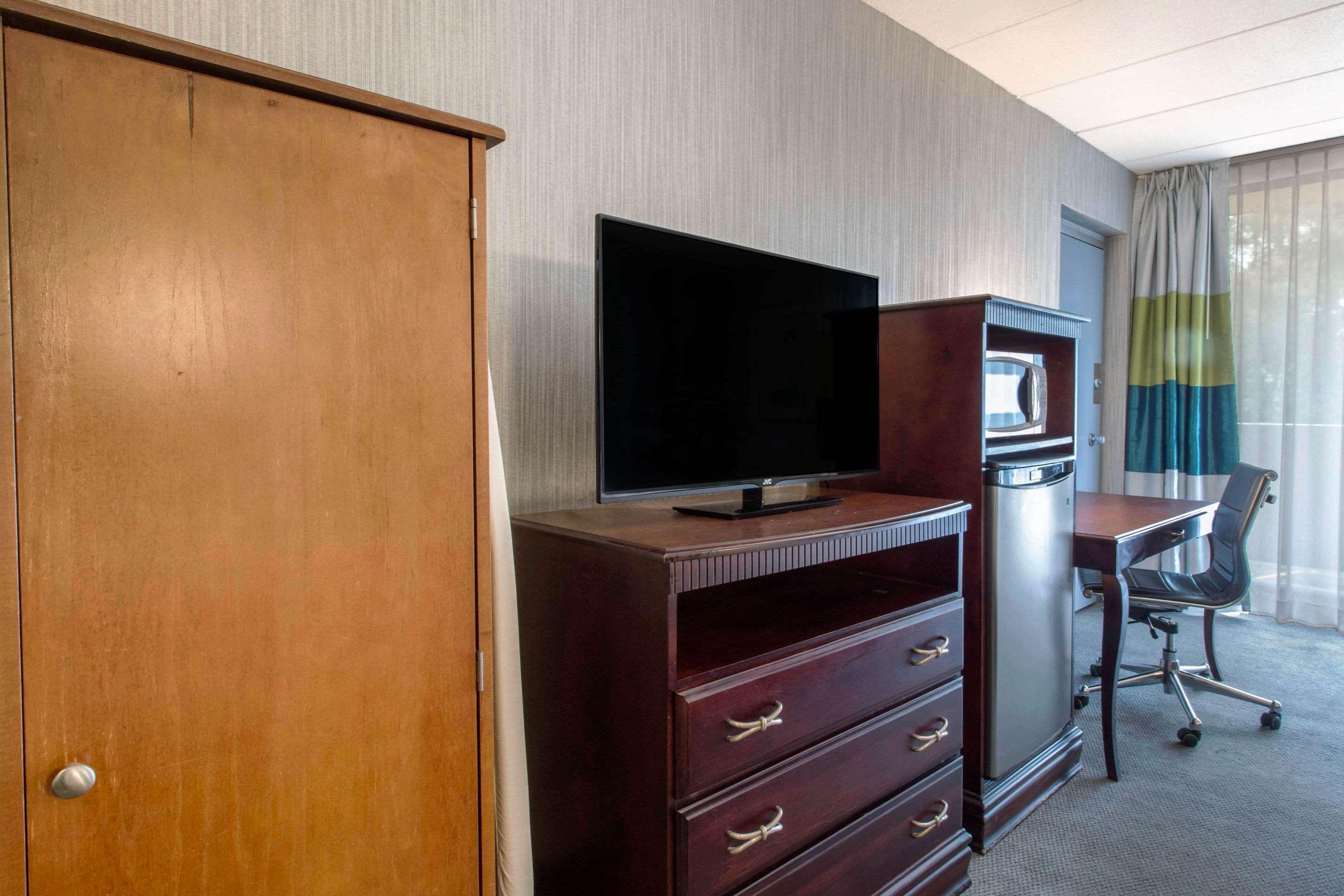Quality Inn West Springfield Exterior photo