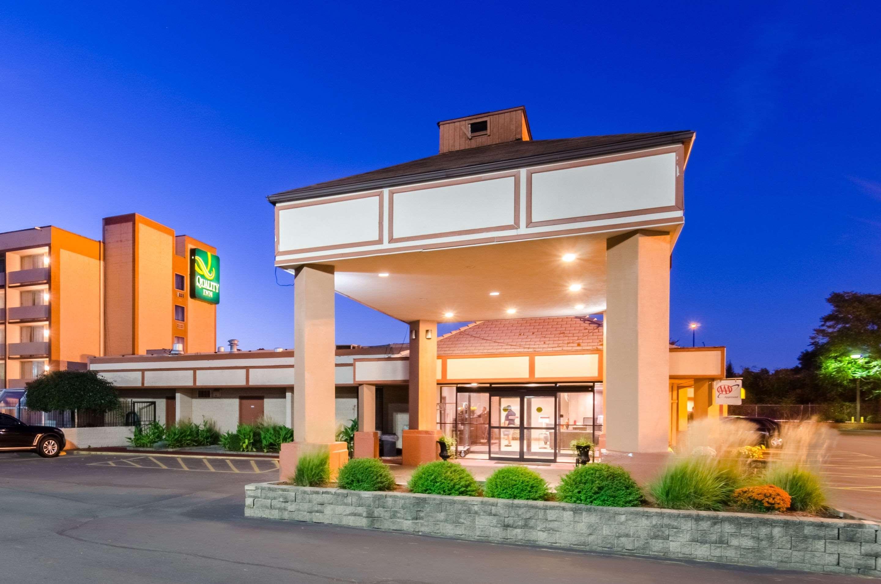 Quality Inn West Springfield Exterior photo