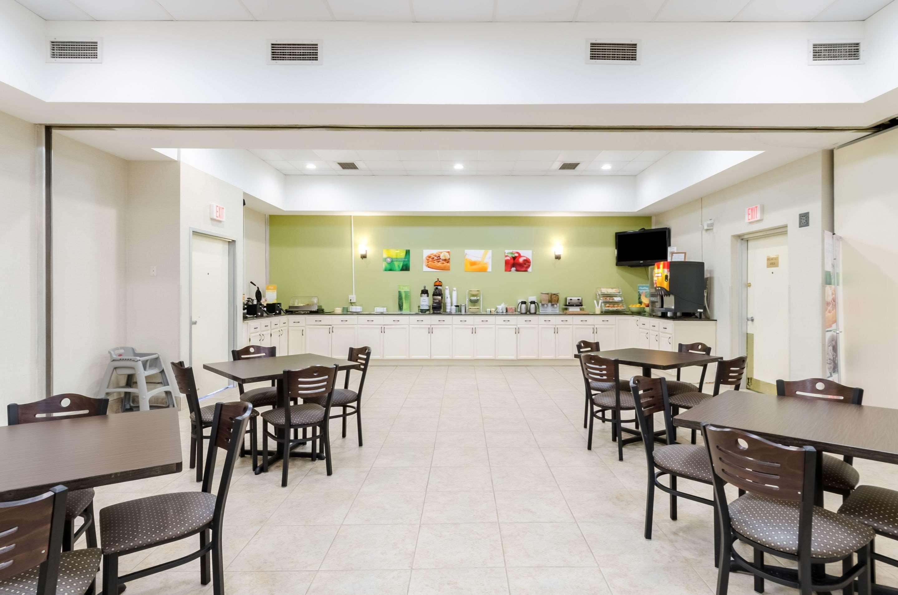 Quality Inn West Springfield Exterior photo
