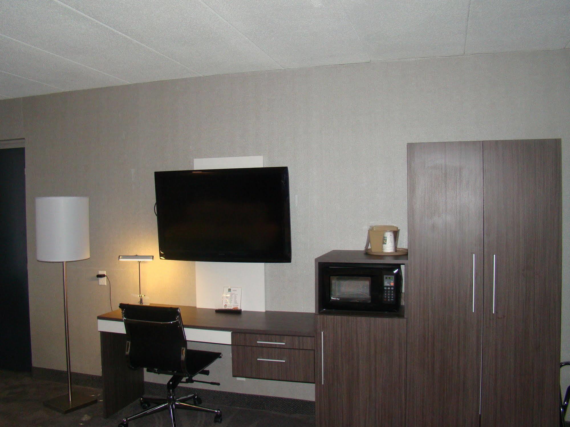 Quality Inn West Springfield Exterior photo